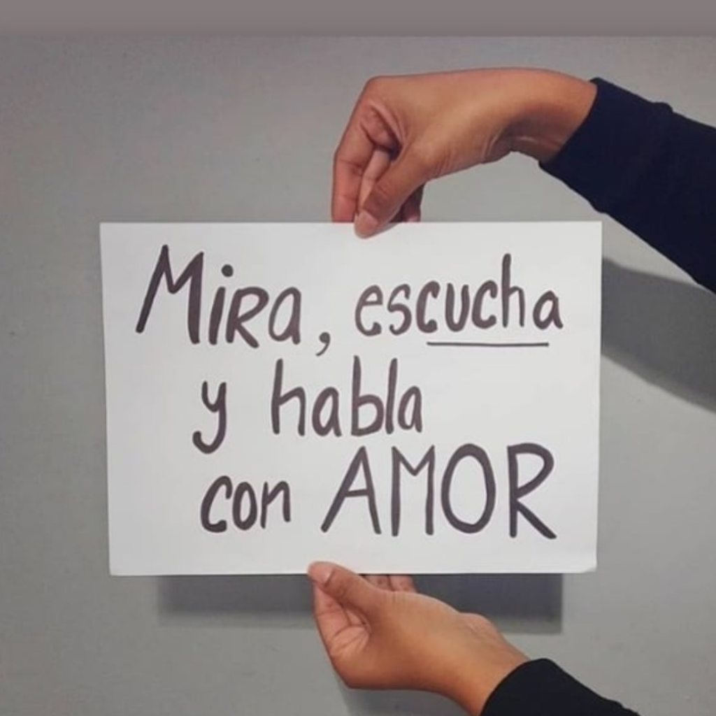 Mira Escucha Habla con Amor