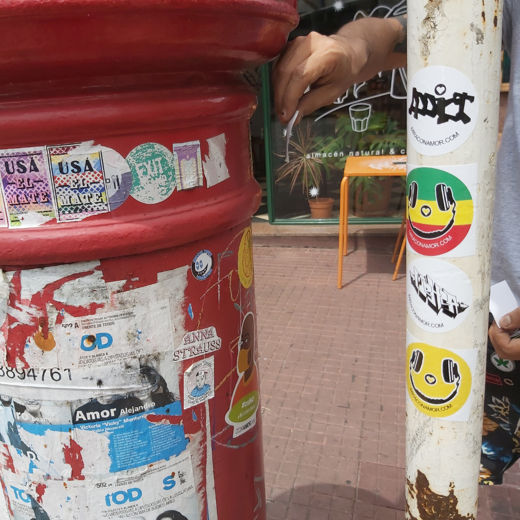 Mira con Amor stickers